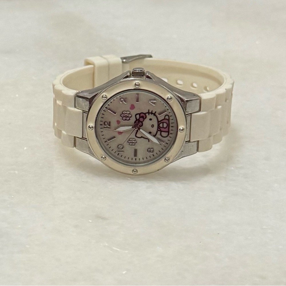 ✔️Sanrio Hello Kitty White Rubber Strap Analog Watch